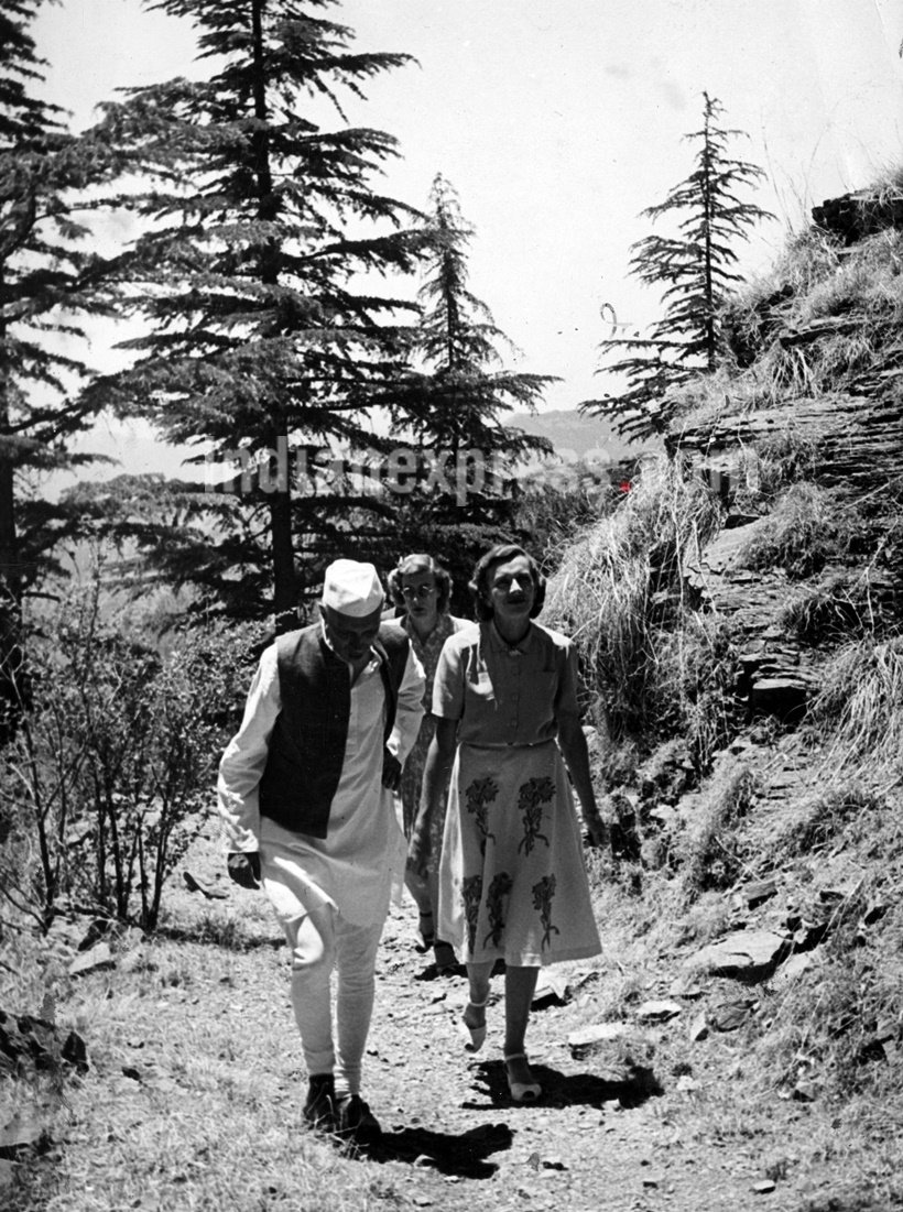 jawaharlal nehru, nehru, nehru gandhi, nehru first prime minister, nehru gandhi photos, nehru edwina photos, nehru indira gandhi photos, nehru mountbattten photos, nehru rare photos, nehru death anniversary, jawaharlal nehru rare pics, india news, nehru historic photos, nehru news, latest news