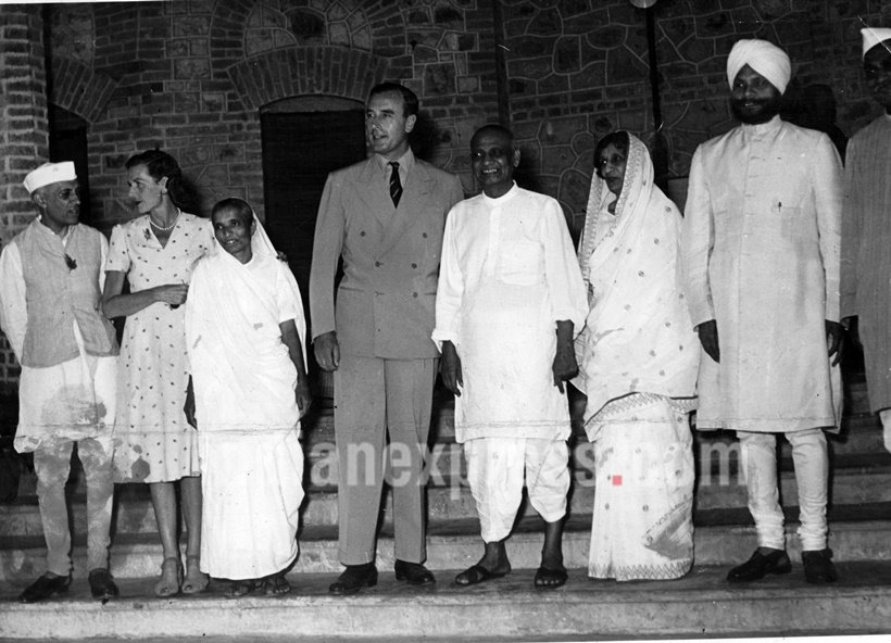 jawaharlal nehru, nehru, nehru gandhi, nehru first prime minister, nehru gandhi photos, nehru edwina photos, nehru indira gandhi photos, nehru mountbattten photos, nehru rare photos, nehru death anniversary, jawaharlal nehru rare pics, india news, nehru historic photos, nehru news, latest news