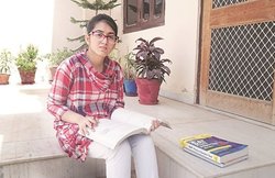 मोदी के PM बनते ही PAK से भारत आ गया था परिवार, अब मुश्किल में है लड़की का सपना