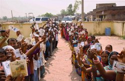 बिहार पंचायत चुनाव: तीसरे चरण में 60.25% वोटिंग, औरंगाबाद में तीन केंद्रों पर मतदान रद्द