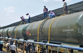 Drought, Railway, Water, water train, Bundelkhand, Latur, maharashtra, Pani express, water tanker, water train