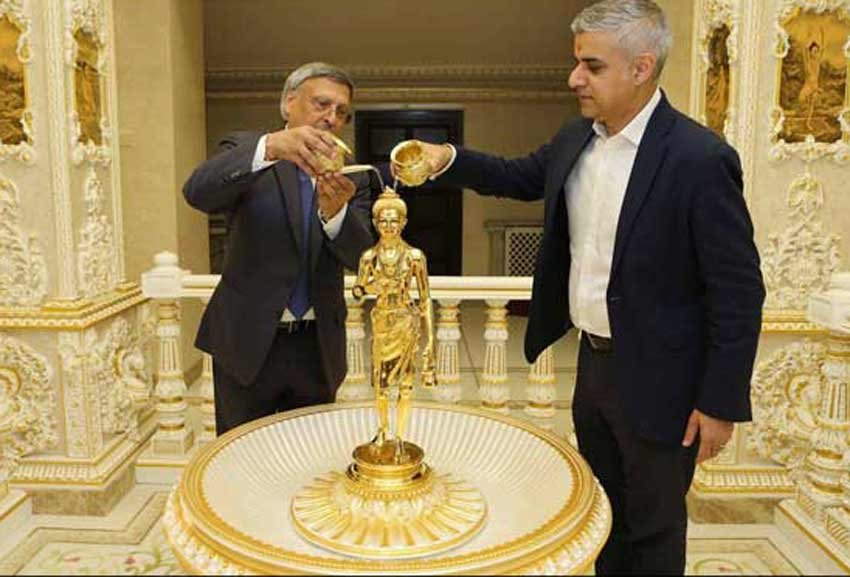 sadiq khan in temple, London Mayor, Swami Narayan Temple, Swami Narayan Mandir, Sadiq Khan, London Muslim Mayor, muslim mayor in temple, sadiq khan, sadiq khan photos