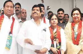 Kundanika Sharma, Kundanika Sharma joins SP, Kundanika Sharma hate speech, Mulayam Singh yadav, Akhilesh Yadav govt, UP assembly poll, Kundanika Sharma Agra North ticket, UP assembly elections 2017, UP 2017 assembly polls, UP news, India news