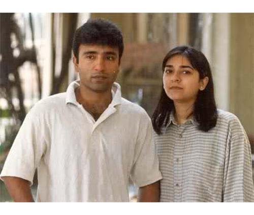 Upul Tharanga and Nilanka Tharanga, Virender Sehwag and Aarti Ahlawat ,Murli Vijay and Nikita, Shahid Afridi and Nadia Afridi, Saeed Anwar and Lubna ,Tilakratne Dilshan , Dinesh Karthik, cricket news, crickter marriage, strange news about cricket