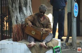 sonu nigam, sonu nigam video, sonu nigam being indian video, being indian video, sonu nigam song, sonu nigam news, entertainment news, the roadside ustaad, sonu nigam roadside song