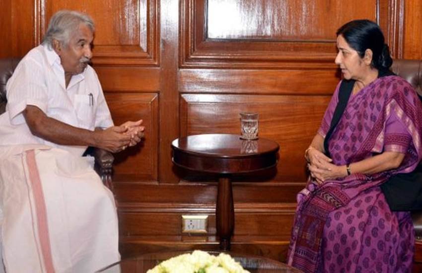 sushma swaraj, oommen chandy, kerala, sushma swaraj latest news, oommen chandy latest news, sushma swaraj vs oommen chandy, kerala elections, indian evacuated libya