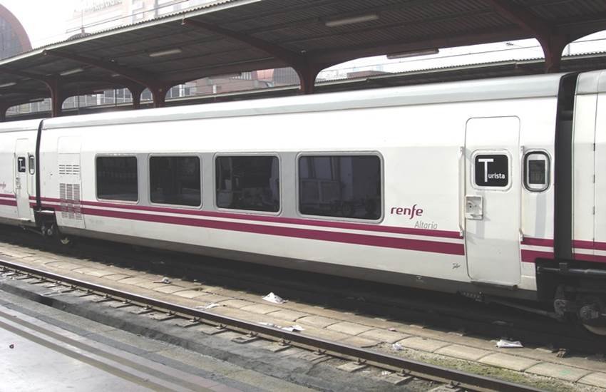 Talgo Train, Talgo High Speed train, Talgo train india, Suresh Prabhu, Suresh Prabhu news in hindi, Railway Minister, Railway Minister Suesh Prabhu, Talgo Mumbai delhi route, Talgo train Mumbai delhi route, india fastest train, india fastest talgo, talgo spanish train, Indian Railway news, Delhi Mumbai Route Train, Suresh Prabhu Talgo Train