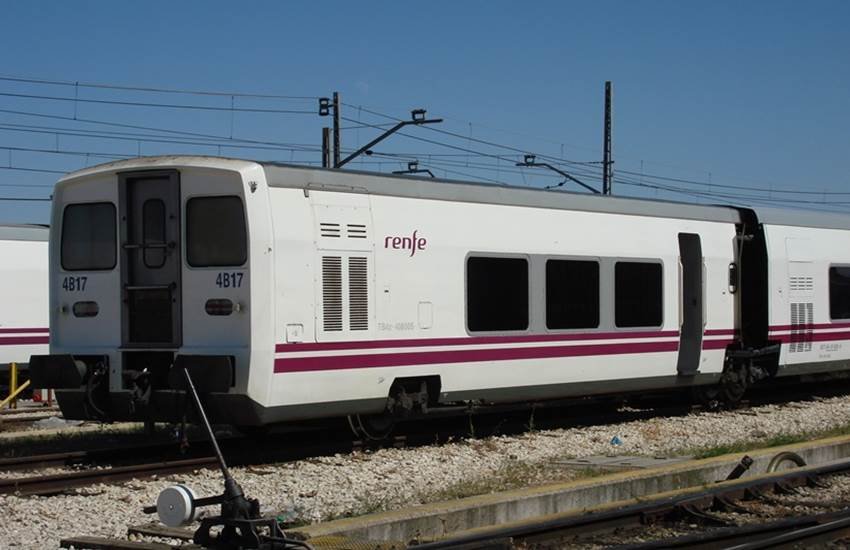 Talgo Train, Talgo High Speed train, Talgo train india, Suresh Prabhu, Suresh Prabhu news in hindi, Railway Minister, Railway Minister Suesh Prabhu, Talgo Mumbai delhi route, Talgo train Mumbai delhi route, india fastest train, india fastest talgo, talgo spanish train, Indian Railway news, Delhi Mumbai Route Train, Suresh Prabhu Talgo Train