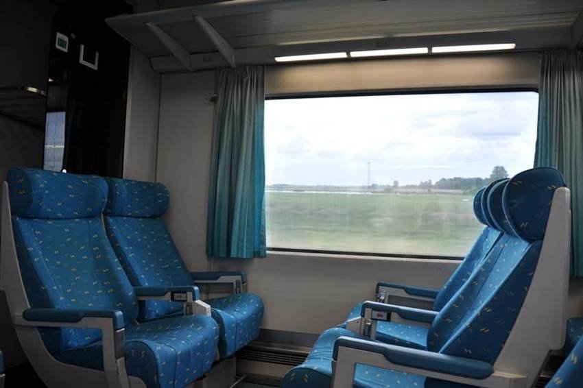 Talgo Train, Talgo High Speed train, Talgo train india, Suresh Prabhu, Suresh Prabhu news in hindi, Railway Minister, Railway Minister Suesh Prabhu, Talgo Mumbai delhi route, Talgo train Mumbai delhi route, india fastest train, india fastest talgo, talgo spanish train, Indian Railway news, Delhi Mumbai Route Train, Suresh Prabhu Talgo Train