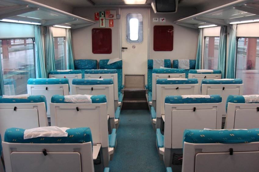 Talgo Train, Talgo High Speed train, Talgo train india, Suresh Prabhu, Suresh Prabhu news in hindi, Railway Minister, Railway Minister Suesh Prabhu, Talgo Mumbai delhi route, Talgo train Mumbai delhi route, india fastest train, india fastest talgo, talgo spanish train, Indian Railway news, Delhi Mumbai Route Train, Suresh Prabhu Talgo Train