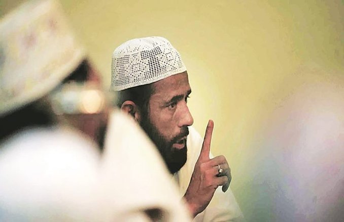 गिरफ्तार युवक की मां के आंसुओं के चलते करीब आई सुन्नी मुसलमानों की दो विरोधी संस्थाएं