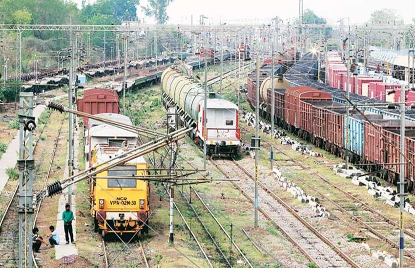rought, india drought, water trains, water crisis, uttar pradesh drought, uttar pradesh water trains, up govt reject water trains, jhansi water train