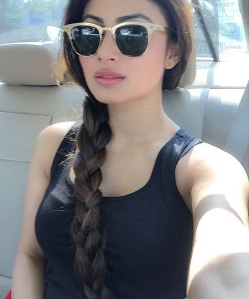 Rozlyn Khan, Mouni Roy, naagin actress, copy cut, outfit copy, TV