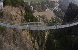 china bridge glass, glass bridge in china, china built glass bridge, china bridge glass crack, china glass bridge 2015