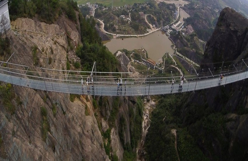 china bridge glass, glass bridge in china, china built glass bridge, china bridge glass crack, china glass bridge 2015