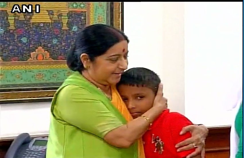 Sushma Swaraj, Sonu who was rescued from Bangladesh, sonu kidnapping