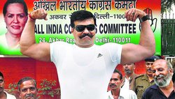 मॉल में बोट राइड के दौरान पलटी थी नाव, बीजेपी विधायक ने लगाया हत्या की कोशिश का आरोप, दर्ज कराया मुकदमा