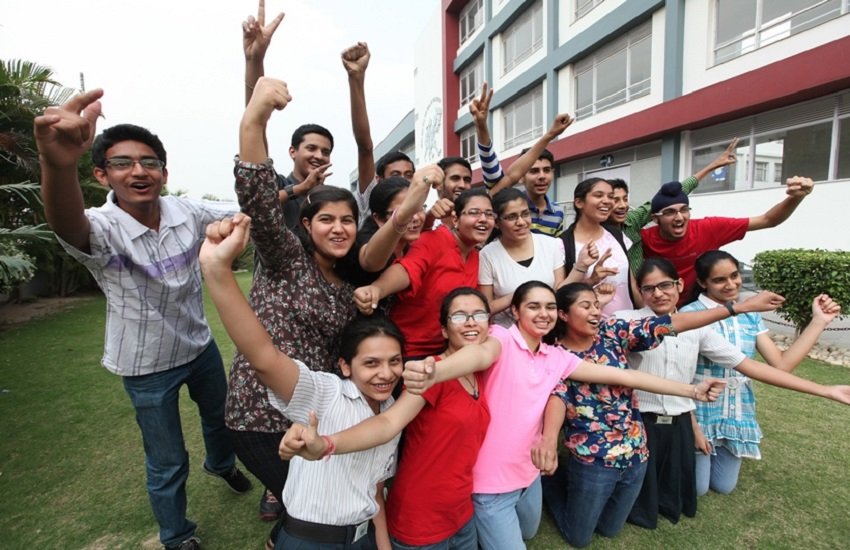 DU Admissions, one side education, one side applications, education news, JANSATTA