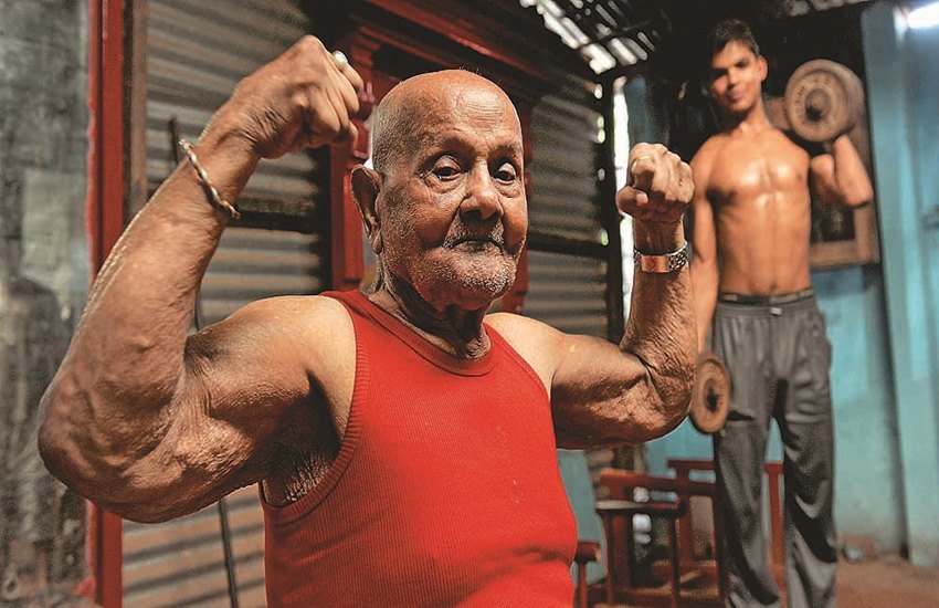 Manohar Aich,Body Builder,Pocket Hercules,First Mr Universe from India,Fitness Freak,Asian Games,Push Ups,Squat,Manohar Aich Diet,Smoking,Vegs,Sports,India News
