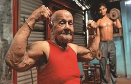 Manohar Aich,Body Builder,Pocket Hercules,First Mr Universe from India,Fitness Freak,Asian Games,Push Ups,Squat,Manohar Aich Diet,Smoking,Vegs,Sports,India News