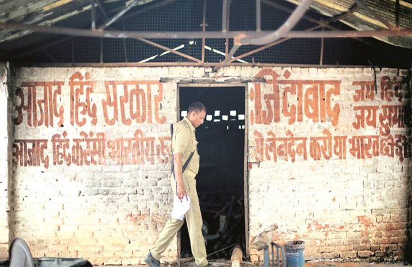 Mathura, Mathura clashes, Mathura violence, Akhilesh Yadav, Violence in Mathura, mathura netaji club, mathura clashes netaji group, Mathura violence politics, Mathura deaths, UP clash, uttar pradesh clash, mathura clash,cult children, satyug, Jawahar Bagh by activists, azad bharat vidhik Vaicharik Kranti Satyagrahi, policeman dead, dead policeman, mathura police dead, uttar pradesh news, india news