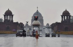 देश के कई हिस्सों में बारिश ने दिलाई गर्मी से राहत, उत्तर प्रदेश में बिजली गिरने से दो की मौत