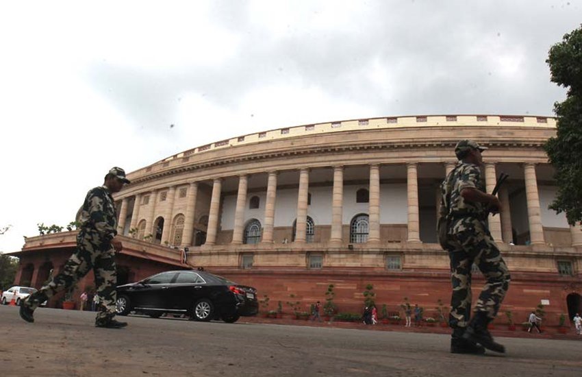 राज्‍यसभा को कभी भंग नहीं किया जाता है। हर दो साल में में इसके एक तिहाई सदस्‍य सेवानिवृत्‍त होते हैं। (EXPRESS PHOTO)