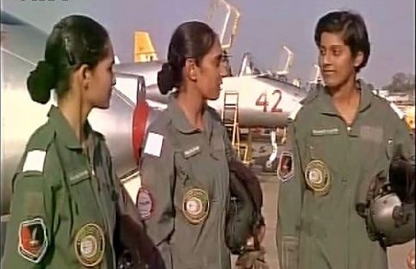 female pilots, Avani Chaturvedi, Mohana Singh and Bhawna Kanth, महिला पायलट, IAF fighter squadron
