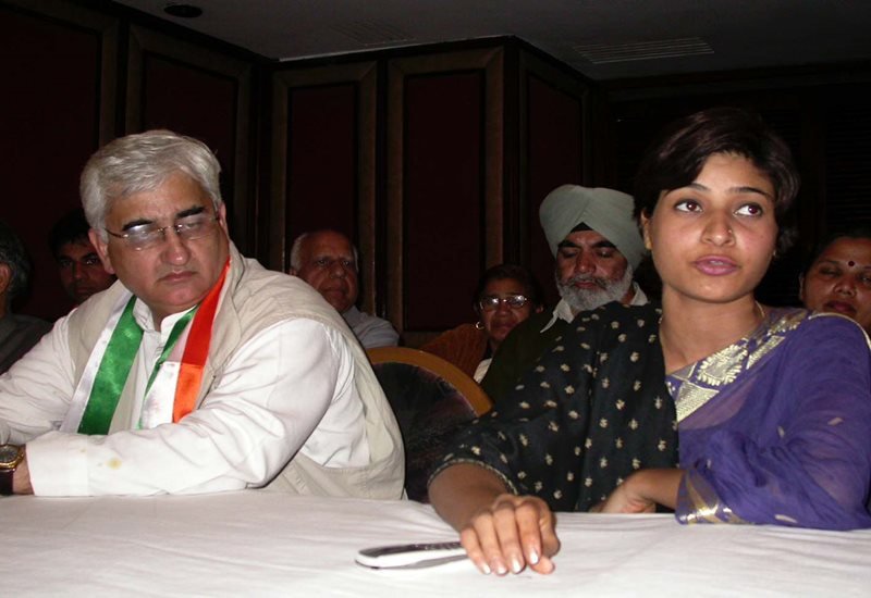 alka lamba, aap mla alka lamba, aap alka lamba, gopal rai, alka lamba comments, alka lamba gopal rai comments, anti corruption branch, premium bus scheme service, alka lamba suspends, Arvind kejriwal, Premium Bus Service, Satyendar jain, Delhi Scam, delhi news, india news
