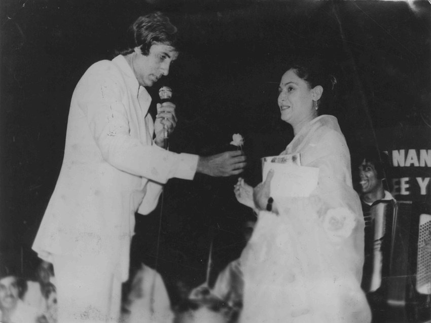 amitabh bachchan, jaya bachchan, amitabh bachchan Latest News, amitabh bachchan wedding anniversary, amitabh bachchan jaya wedding anniversary, amitabh bachchan jaya bachchan wedding anniversary, amitabh bachchan 43rd wedding anniversary, big b wedding aaniversary, big b jaya wedding anniversary, big b jaya, big b marraige anniversary, amitabh bachchan pics, amitabh jaya bachchan pics, jaya bachchan pics, jaya bachchan wedding anniversary, entertainment news