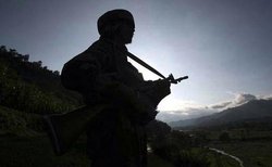 आतंकवादियों ने BJP कार्यकर्ता के घर पर तैनात पुलिसकर्मी की छीनी राइफल