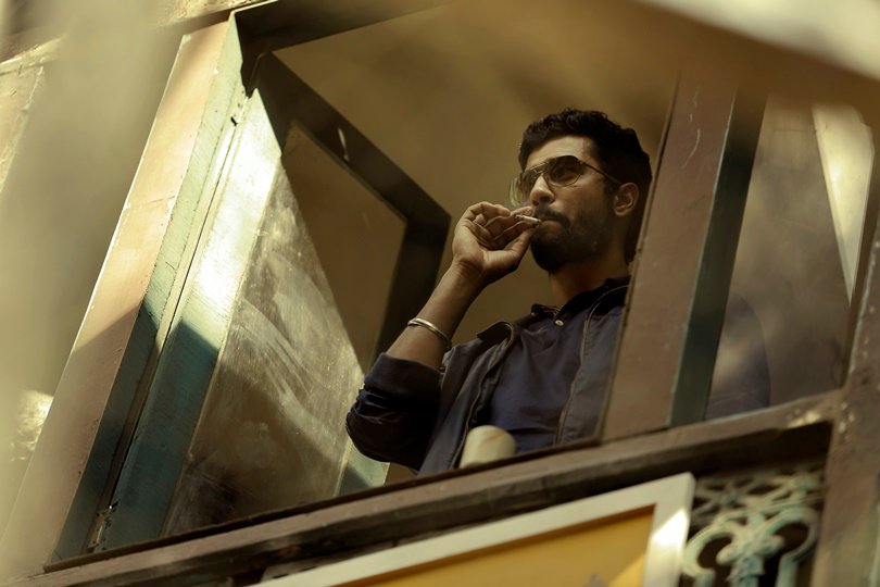 रमन राघव के पीछे एक पुलिस वाला भी लगा हुआ है