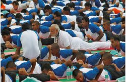 International Yoga Day 2016: दिव्यांगों से मिले मोदी, लोगों ने ली PM संग Selfie