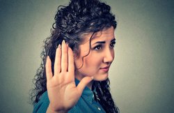 कोई बातें करते-करते पका रहा हो तो इस तरह कहिए Not Interested