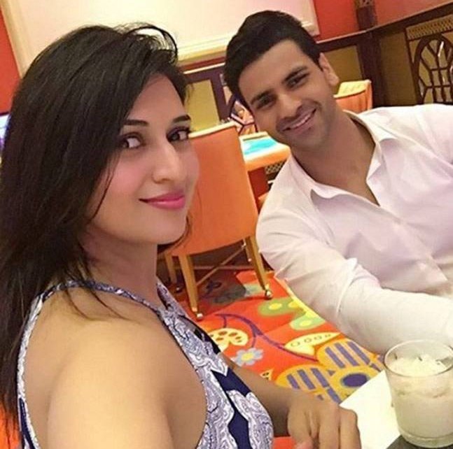 जी हां जल्द ही विवेक और दिव्यांका शादी करने वाले हैं और उनकी शादी के कार्ड भी छप चुके हैं।