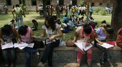 Delhi University admission 2016: कई पाठ्यक्रमों के लिए अलग से आवेदन