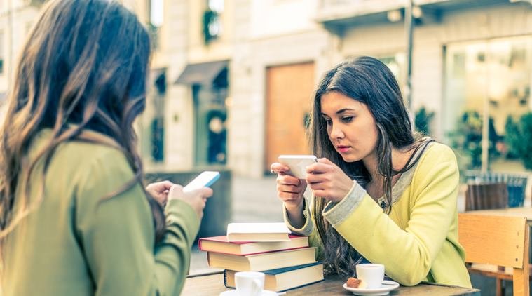 smartphone, facebook, smartphone at night, blindness from smartphone, facebook at night, technology news, lifestyle news