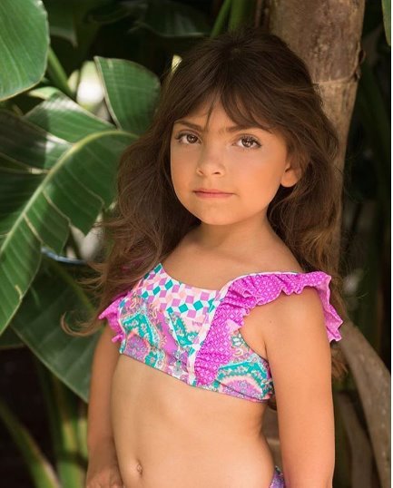 सोशल मीडिया पर आते ही इन तस्वीरों ने फराह पर सवाल खड़े कर दिए। लोगों ने इस बात के लिए उन्हें जमकर सुनाया