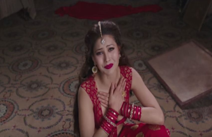 Bollywood, photoshoot, urvashi rautela, wardrobe malfunction
