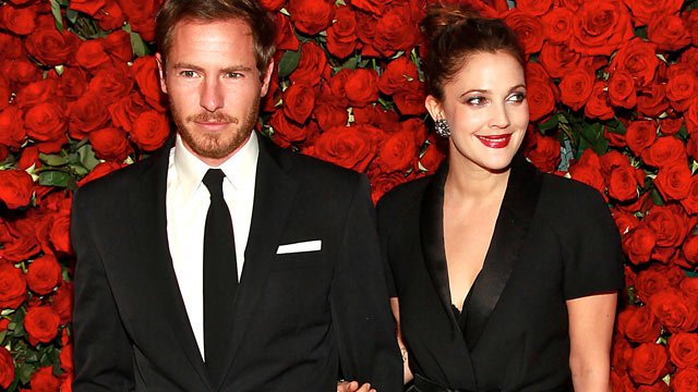 JOHNNY DEPP & AMBER HEARD, KRISTEN STEWART & ROBERT PATTINSON, DREW BARRYMORE & TOM GREEN, BRITNEY SPEARS & KEVIN FEDERLINE, JAKE GYLLENHAAL & KIRSTEN DUNST, MARIAH CAREY & NICK CANNON, TIGER WOODS & ELIN NORDEGREN, Celebrity divorces, pets issue with Celebrity