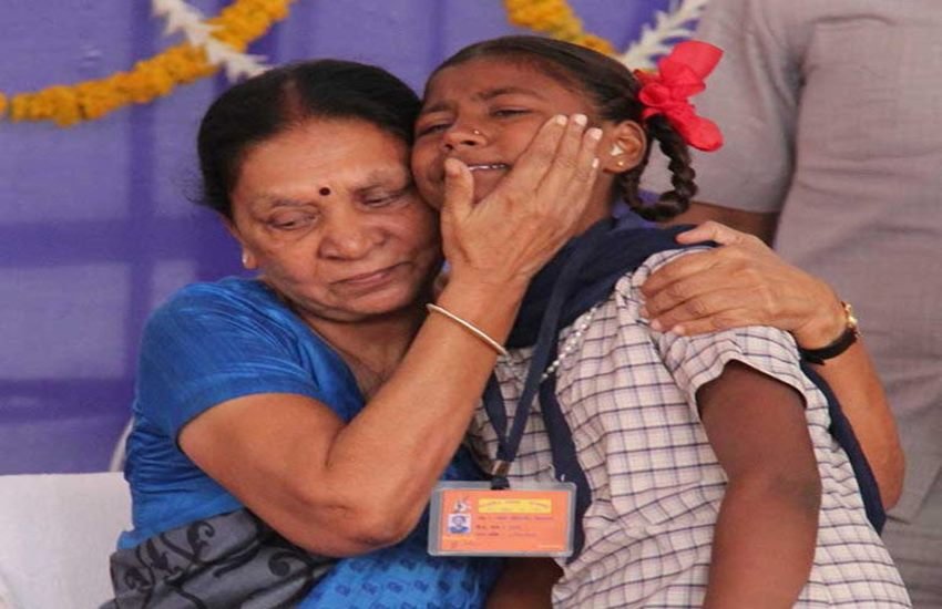 Anandiben Patel, Gujarat, ambika gohil, Female Foeticide, anandiben patel breaks down, anandiben patel emotional, guajrat CM weeps, gujarat hindi news, gujarat khera district, anandiben patel news