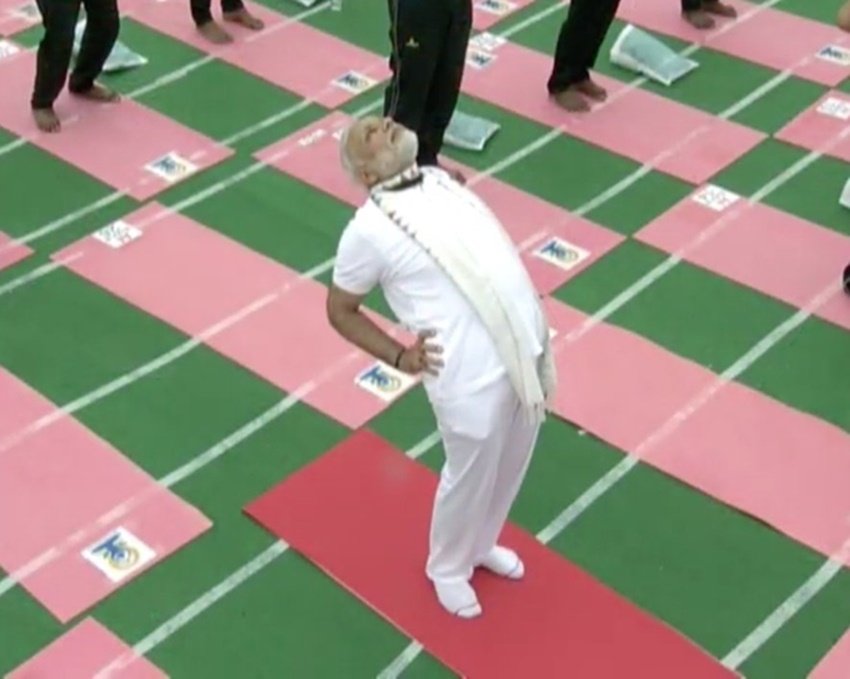 international yoga day, international yoga day 2016, yoga day 2016, yoga day, world yoga day 2016, world yoga day, baba ramdev, narendra modi, nitin gadkari, nitin gadkari international yoga day, international yoga day pics, international yoga day photos, international yoga day pictures, modi yoga pics, nitin gadkari yoga pics, international yoga day modi pics, Latest News