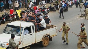 bengaluru, police, protest, mahasangha, karnataka, india