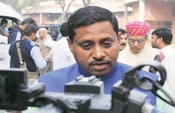 शिक्षा के भगवाकरण पर केन्‍द्रीय मंत्री कठेरिया का U-TURN, बोले- मैंने वही कहा जो देश के लिए सही
