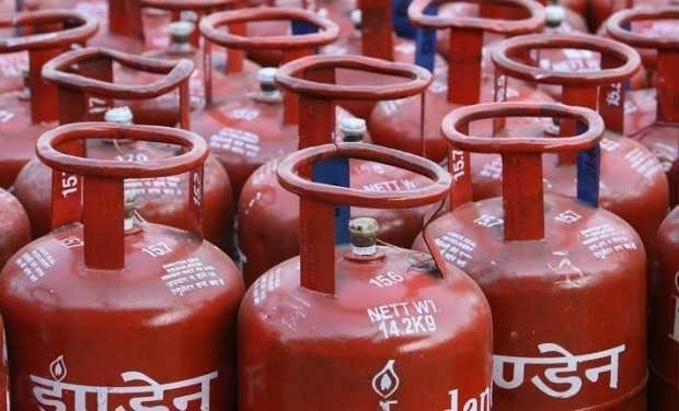 रसोई गैस सिलेंडर हुआ 4.5 रुपए तक महंगा, बिना-सब्सिडी वाले सिलेंडर की कीमत अब 742 रुपए