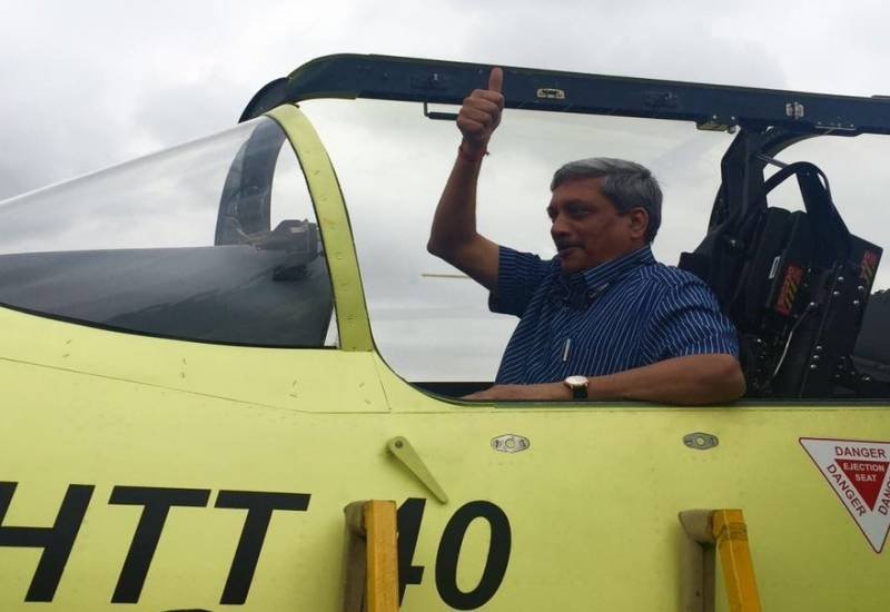 htt40, hal, hal htt40, hal trainer aircraft, manohar parrikar htt 40, manohar parrikar hal, defence news, iaf, indian air force, hindustan aeronautics limited, hindustan turbo trainer, hal