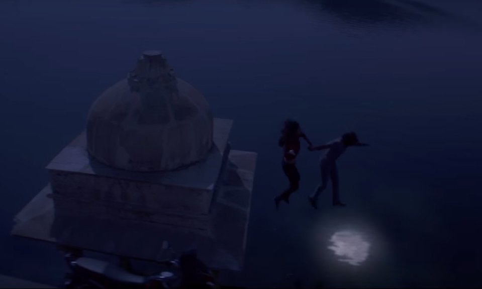 फिल्म में आपको इस तरह के कई क्रिएटिव सीन देखने को मिल सकते हैं