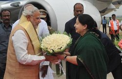 दिल्‍ली में जयललिता-मोदी की मुलाकात, GST के बदले तमिलनाडु के लिए पैकेज पर बनेगी बात?