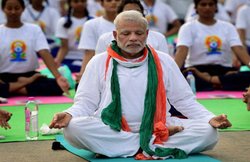 जनता को पसंद आई मोदी सरकार की विदेश नीति और रेलवे का काम, जेटली-ईरानी फिसड्डी