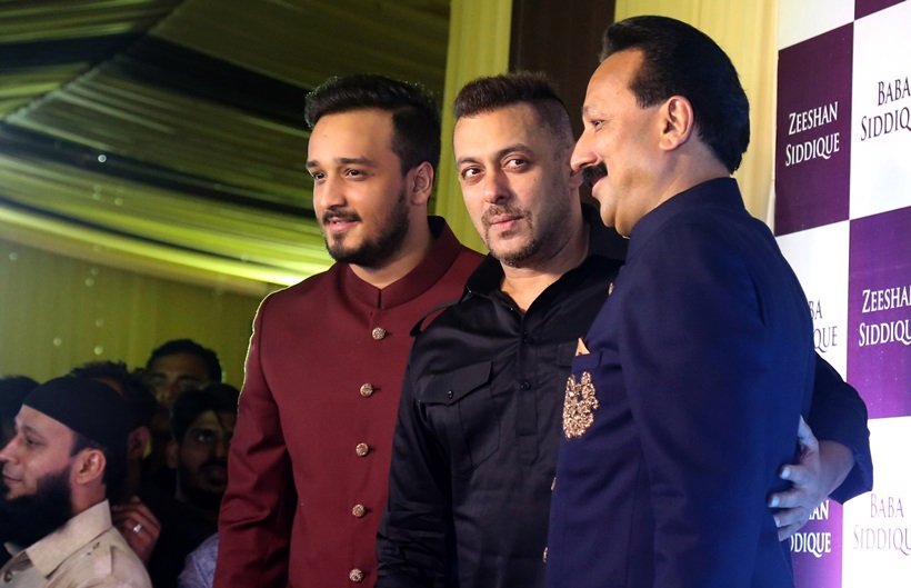 Baba Siddique Iftar party,Baba Siddique,Baba Siddique Iftar party 2016,Salman Khan and Shahrukh Khan together at Baba Siddique Iftar party,Salman Khan and Shahrukh Khan,Salman Khan and Shahrukh Khan at Baba Siddique Iftar party,Baba Siddique Iftar party